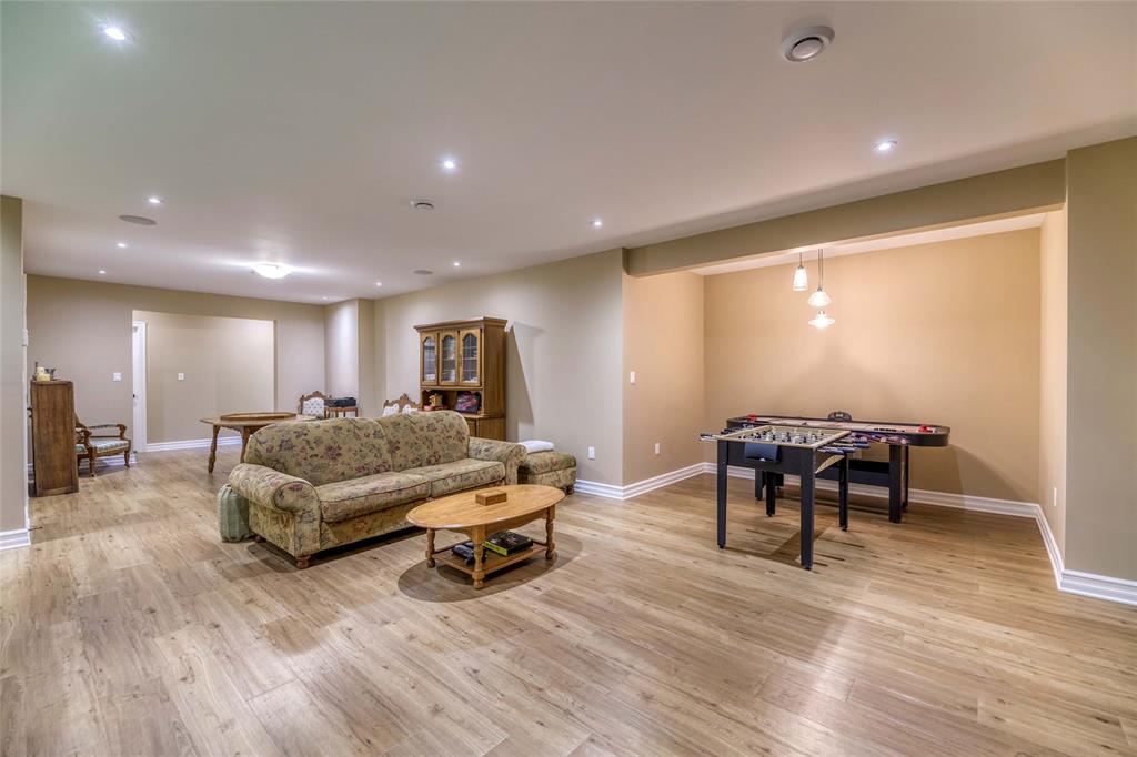 4921 EDITH Lane, Plympton-Wyoming Ontario, Canada