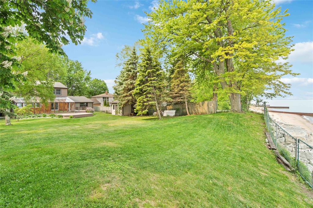 2337 PASSINGHAM Drive, Sarnia, Ontario, Canada