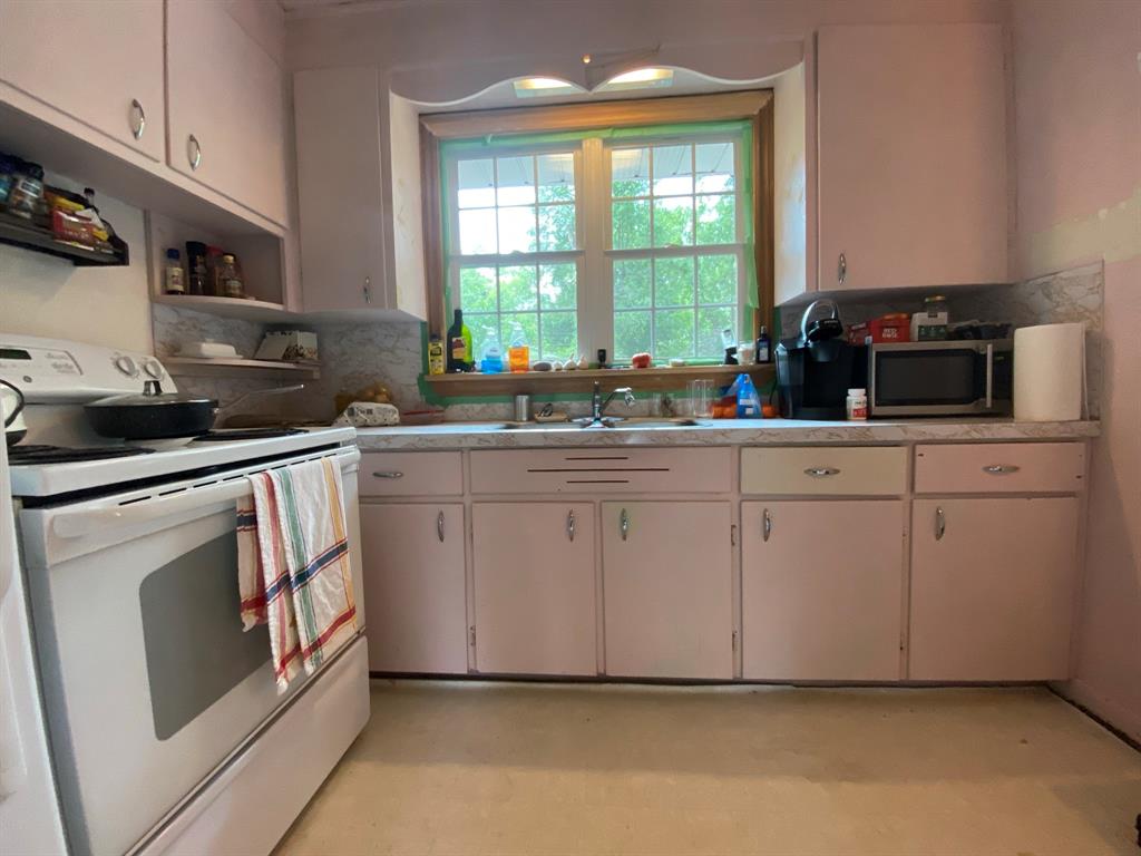 895 CHARLESWORTH Drive, Sarnia, Ontario, Canada