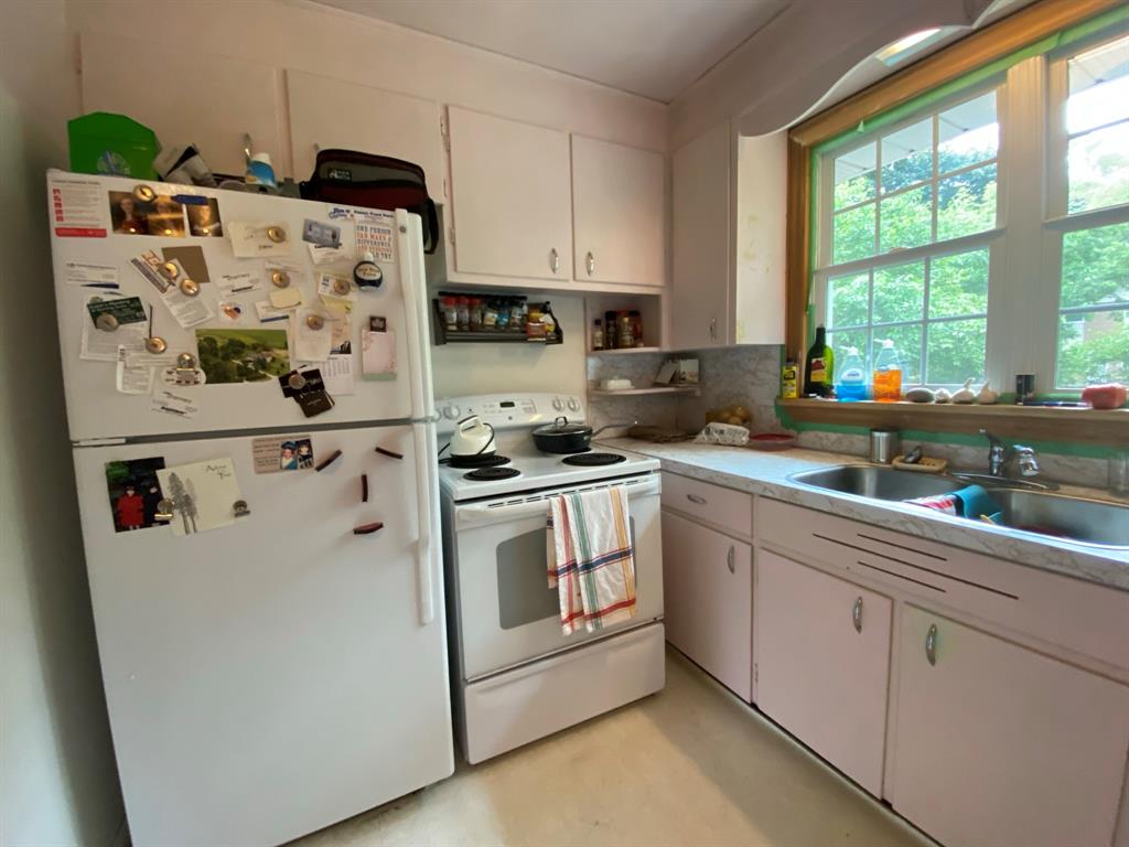 895 CHARLESWORTH Drive, Sarnia, Ontario, Canada