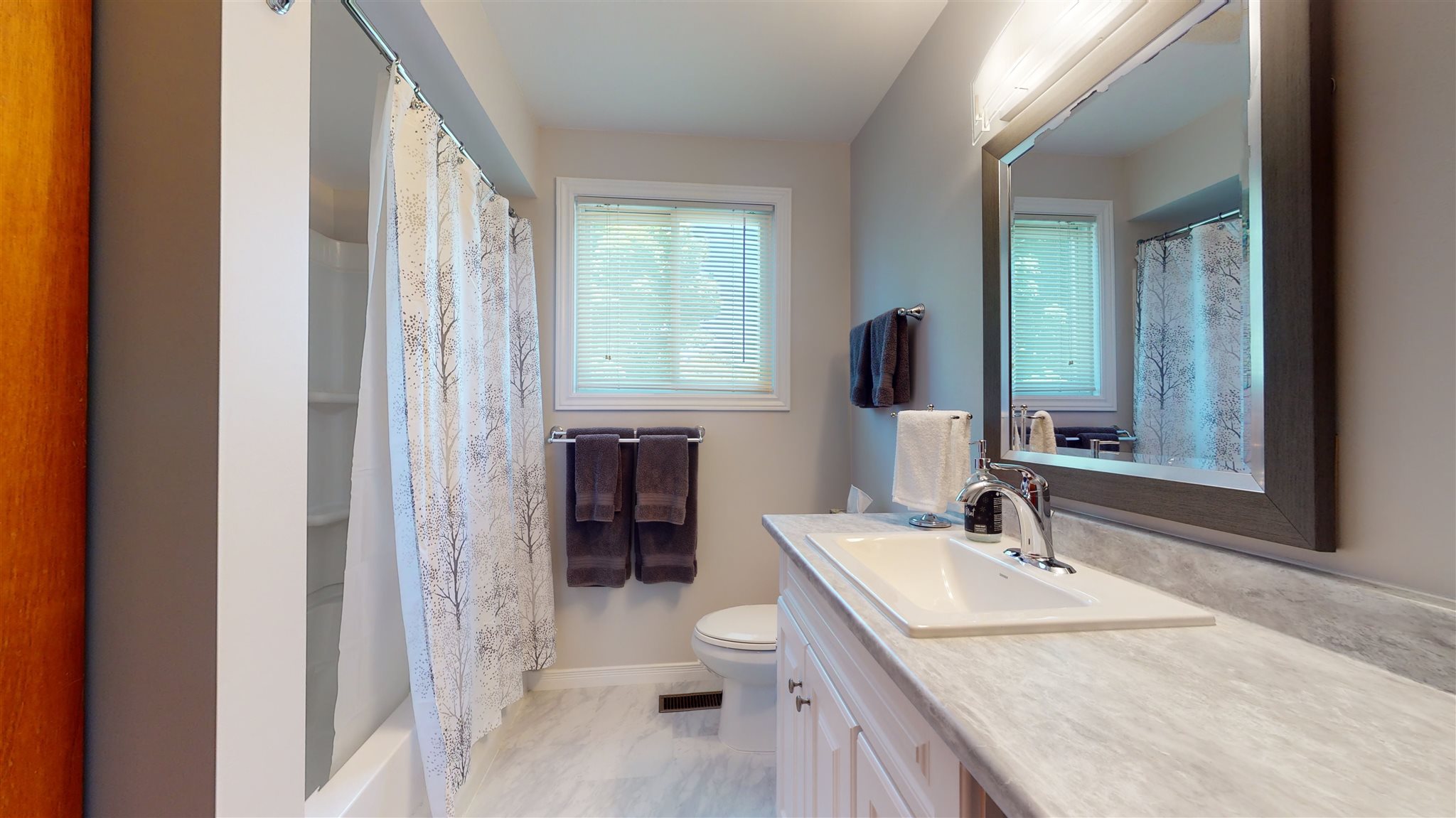 375 Glen Castle Road, Kingston Ontario, Canada