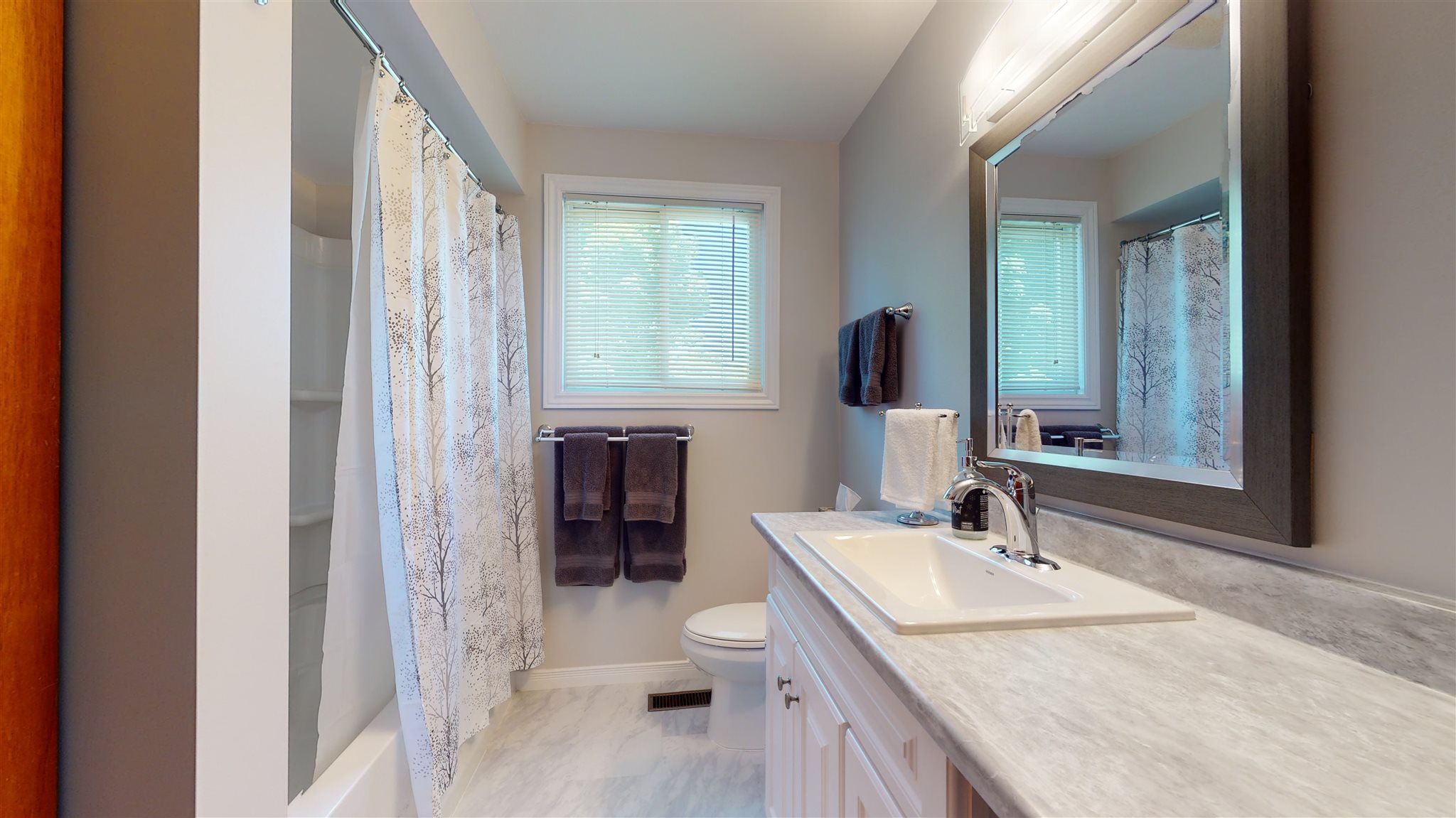 375 Glen Castle Road, Kingston Ontario, Canada