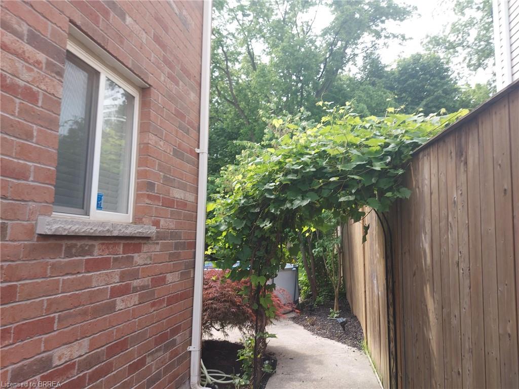 31 HUNTER Way, Brantford, Ontario, Canada