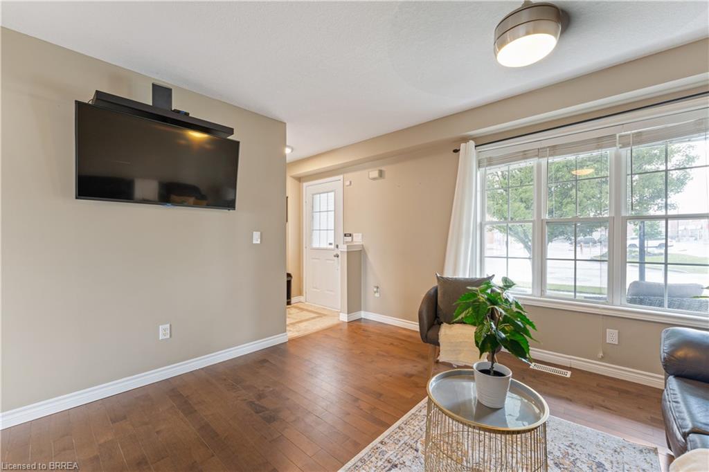 7 DUNCAN Avenue, Brantford, Ontario, Canada