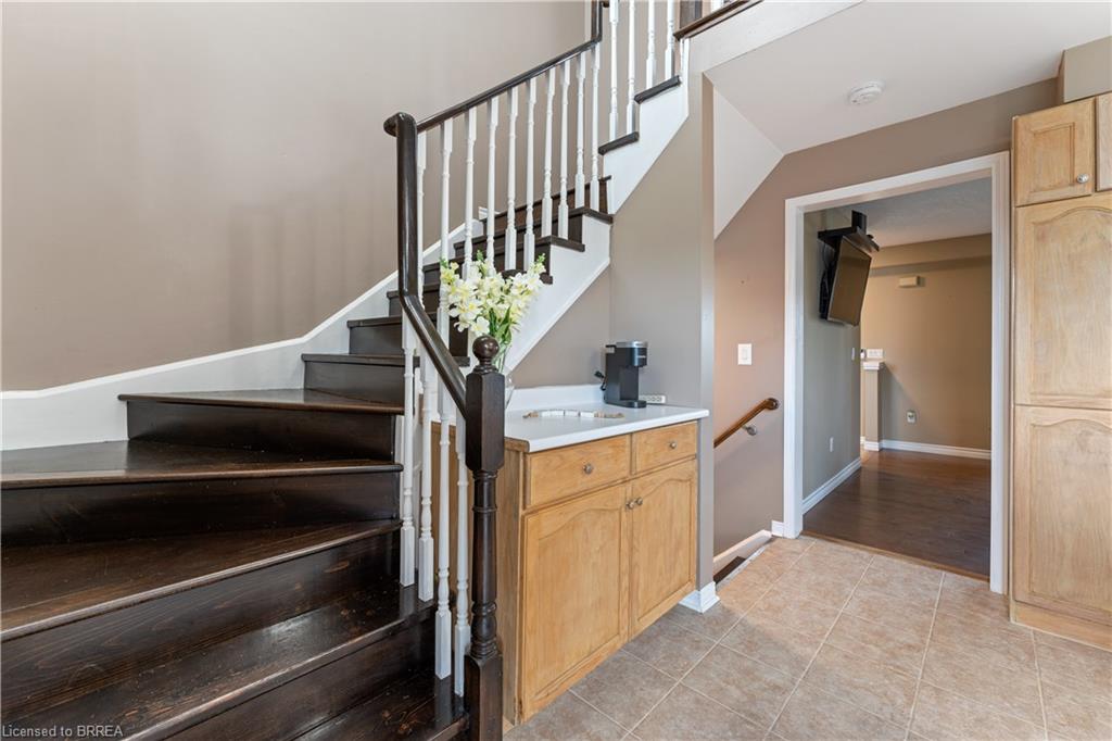 7 DUNCAN Avenue, Brantford, Ontario, Canada
