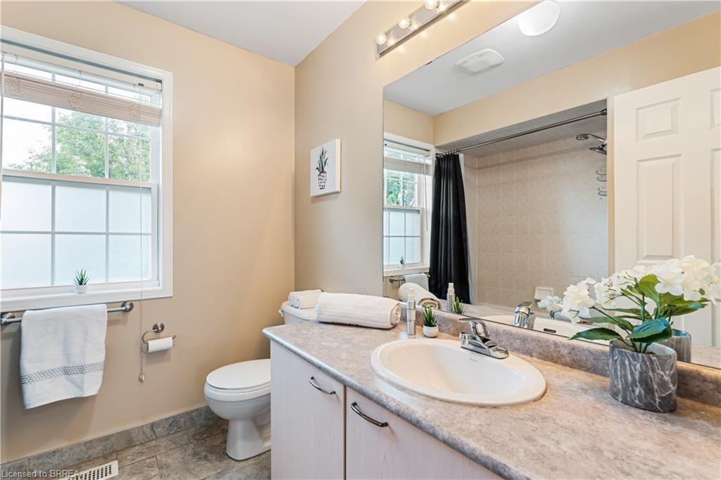 7 DUNCAN Avenue, Brantford, Ontario, Canada