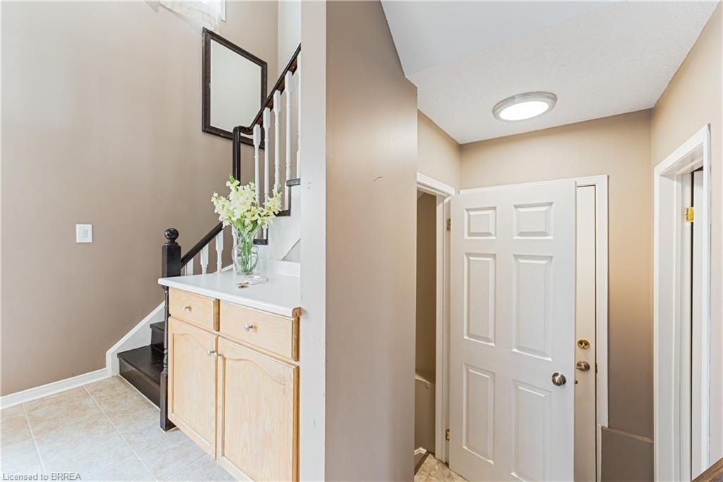 7 DUNCAN Avenue, Brantford, Ontario, Canada