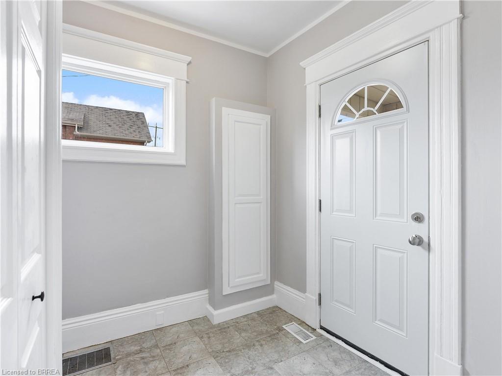 35 ELGIN Street, Brantford, Ontario, Canada