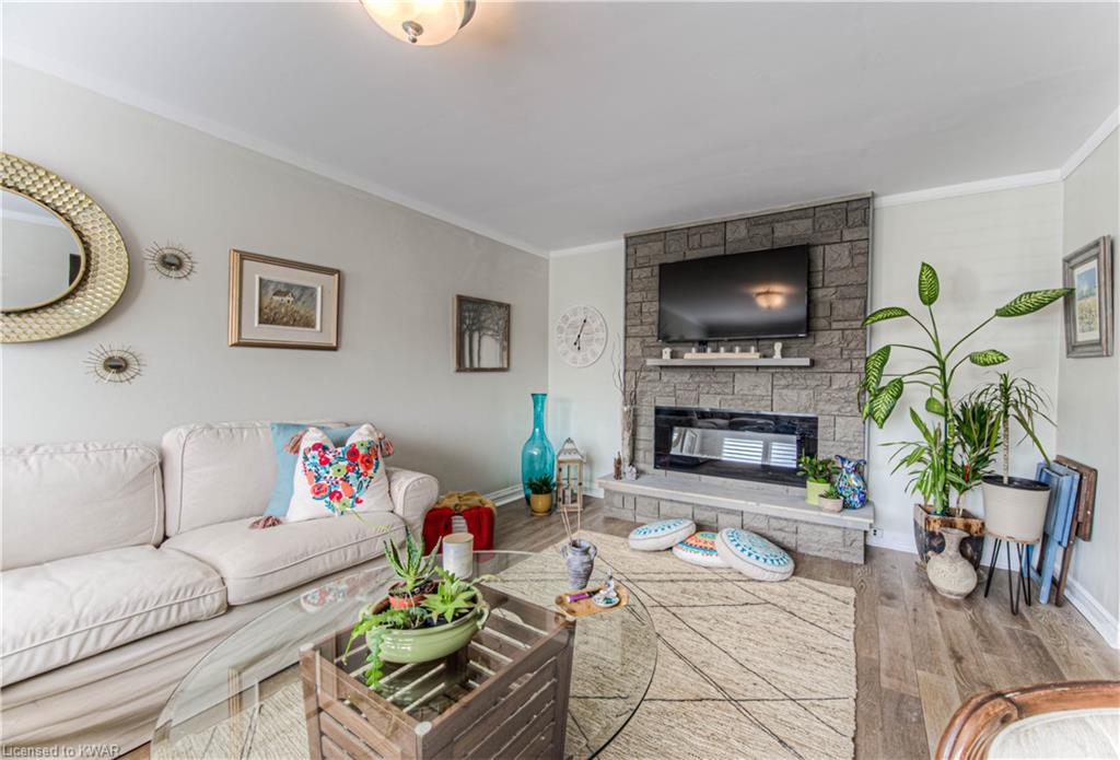 296 BLUEVALE Street N Unit# D, Waterloo, Ontario, Canada