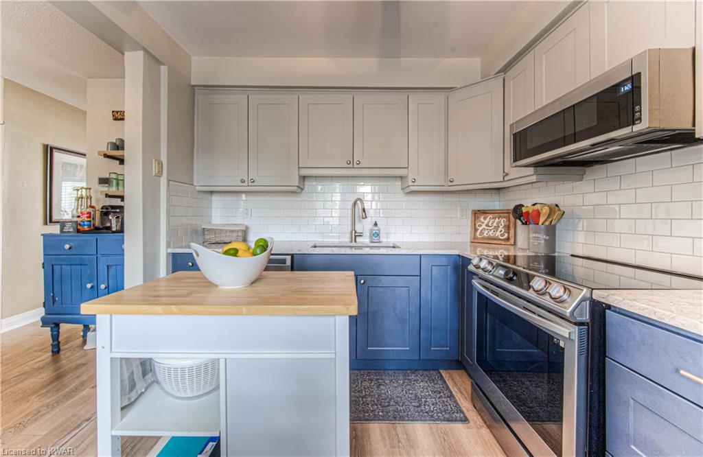 296 BLUEVALE Street N Unit# D, Waterloo, Ontario, Canada
