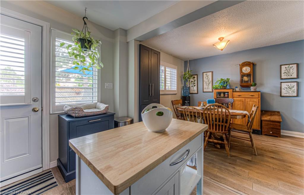 296 BLUEVALE Street N Unit# D, Waterloo, Ontario, Canada