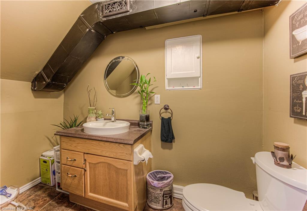 296 BLUEVALE Street N Unit# D, Waterloo, Ontario, Canada