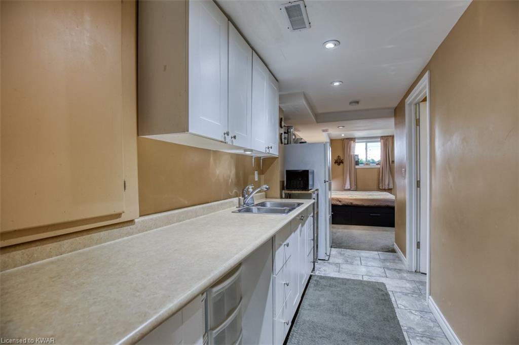 35 GLEN PARK Crescent, Kitchener, Ontario, Canada