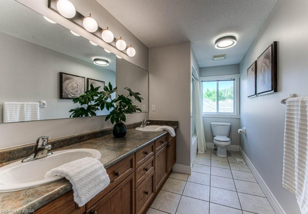 607 RUSH MEADOW Crescent, Kitchener, Ontario, Canada