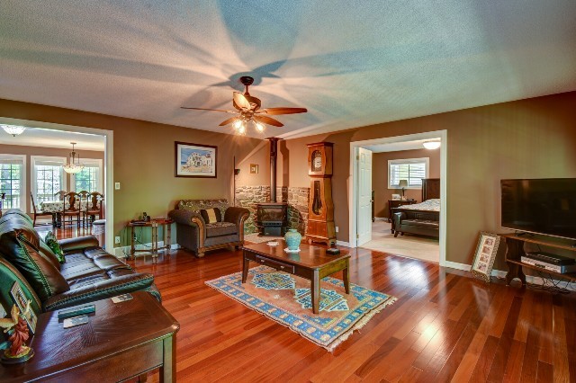 820 Bay Lake Rd, L'Amable, Ontario, Canada