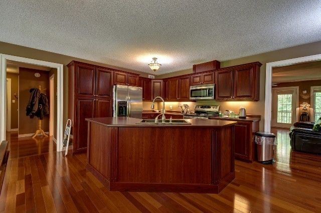 820 Bay Lake Rd, L'Amable, Ontario, Canada