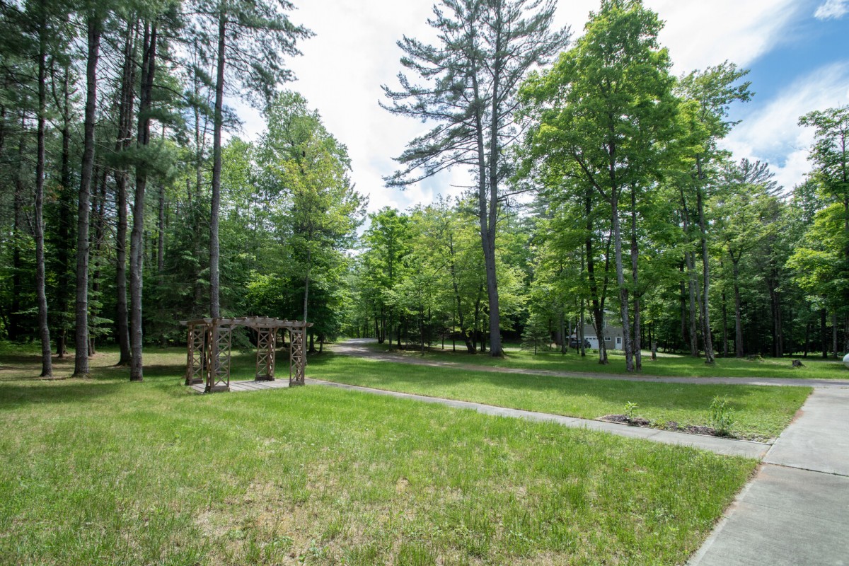 820 Bay Lake Rd, L'Amable, Ontario, Canada