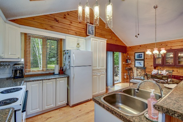 70 Riddell Lake Dr, Bancroft, Ontario, Canada