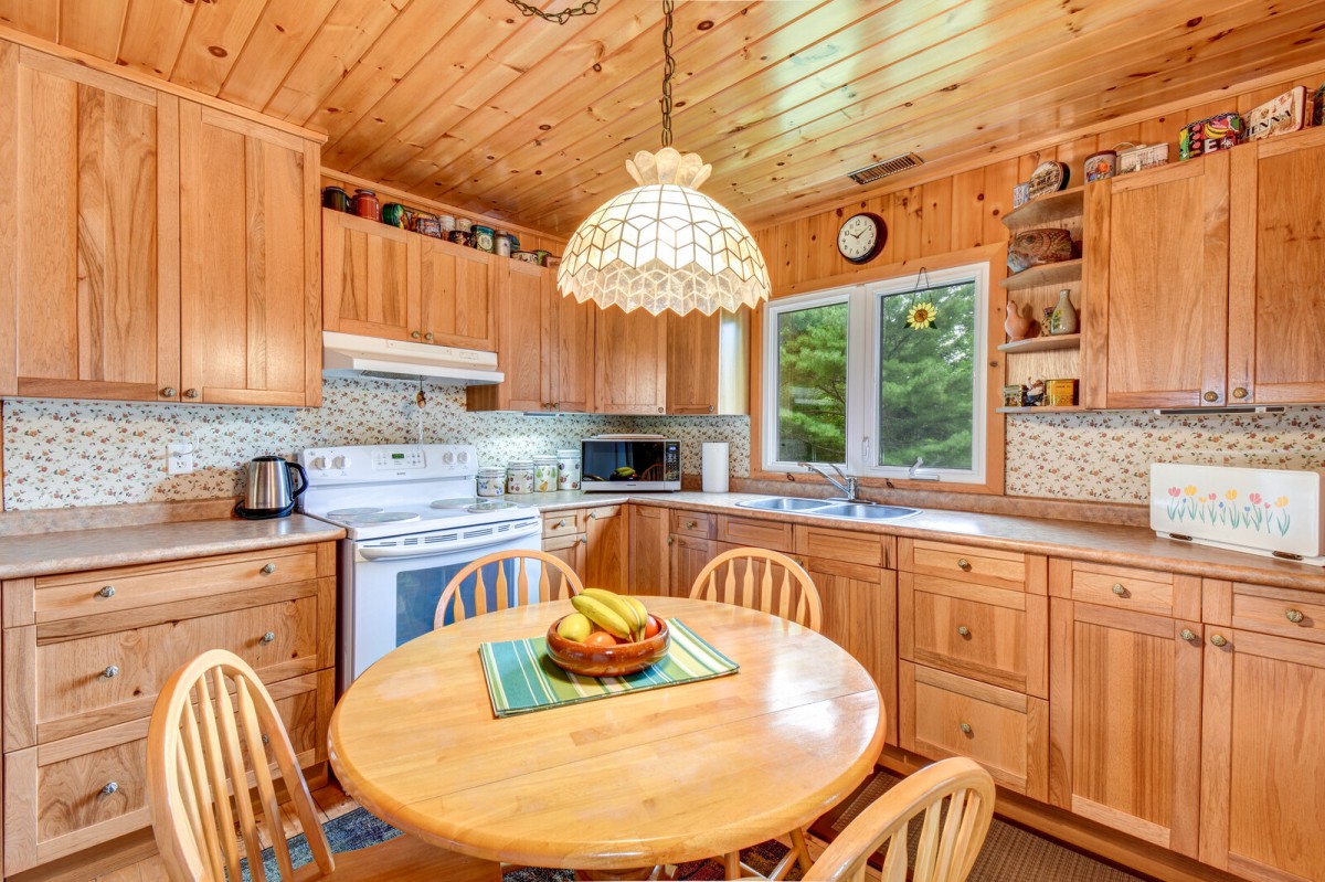13 Bluff Rd, Maple Leaf, Ontario, Canada