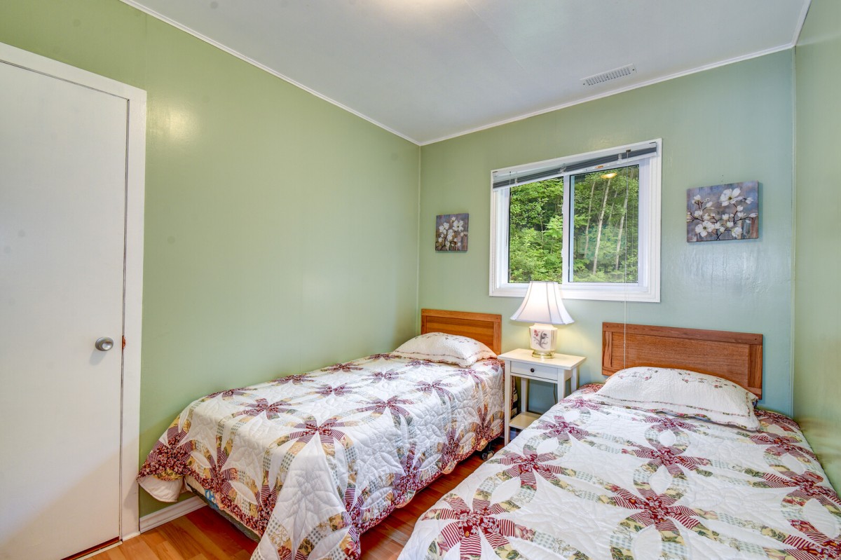 13 Bluff Rd, Maple Leaf, Ontario, Canada