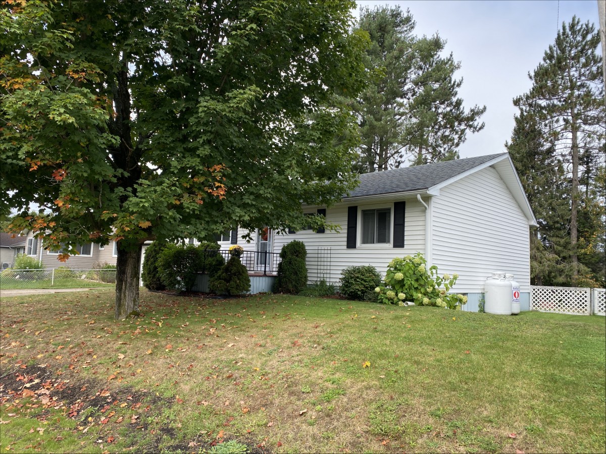 36 Hemlock Street, Cardiff, Ontario, Canada