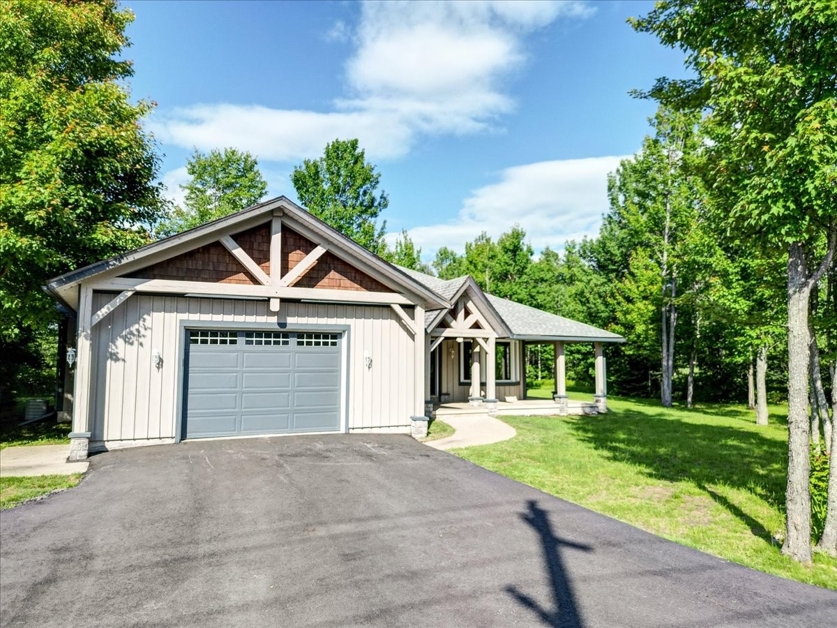 32 Nicklaus Drive, Bancroft, Ontario, Canada