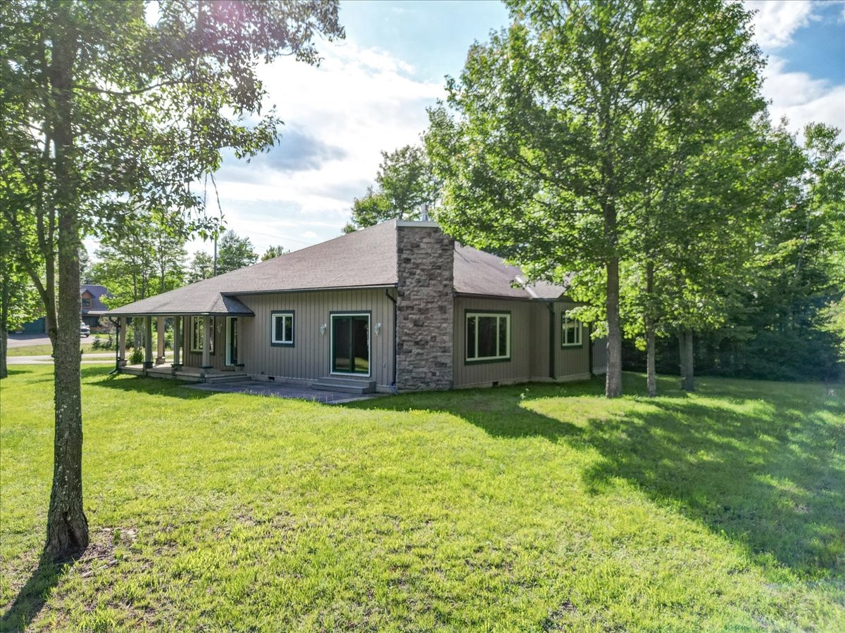 32 Nicklaus Drive, Bancroft, Ontario, Canada