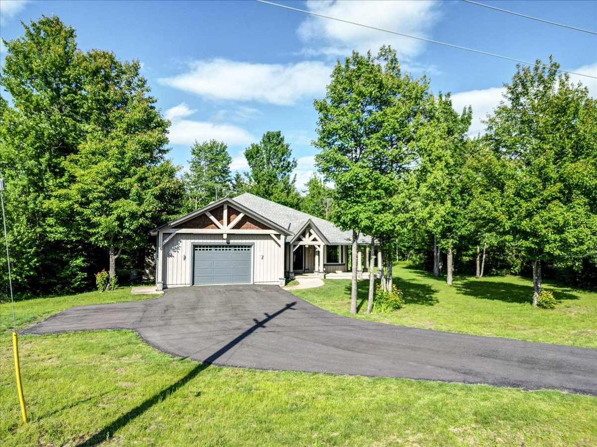 32 Nicklaus Drive, Bancroft, Ontario, Canada