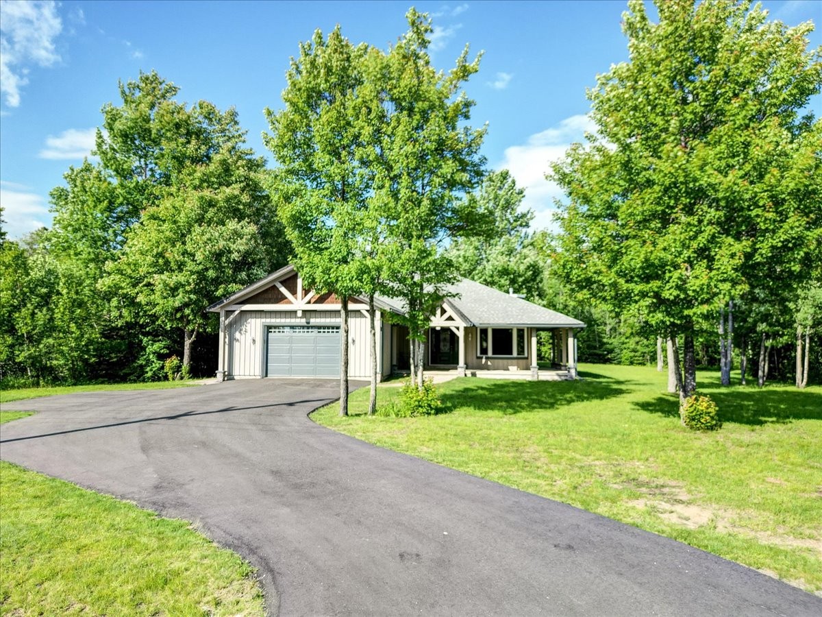 32 Nicklaus Drive, Bancroft, Ontario, Canada