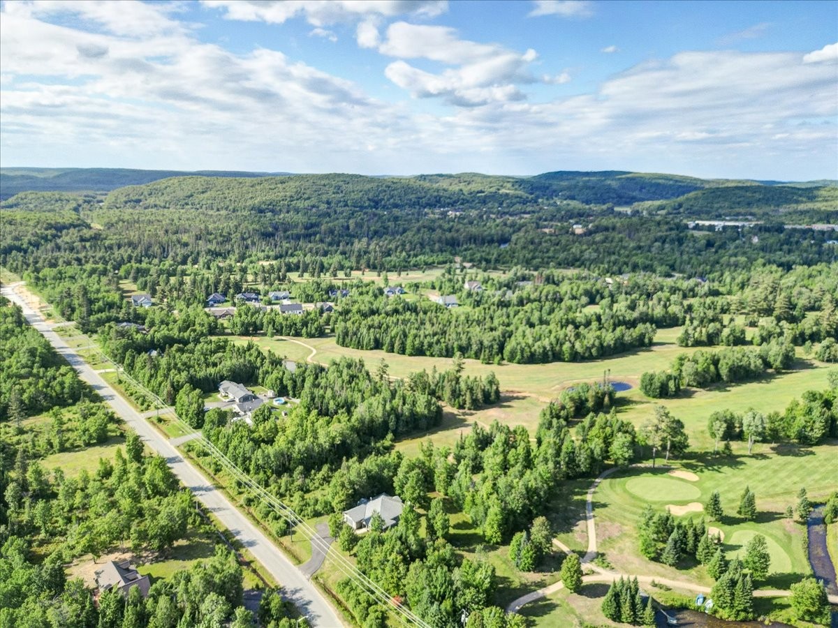 32 Nicklaus Drive, Bancroft, Ontario, Canada