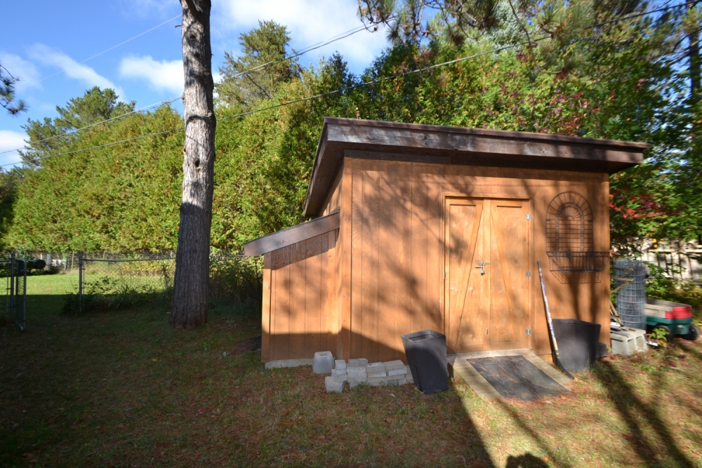 1988 Bay Lake Road, Faraday Ontario, Canada