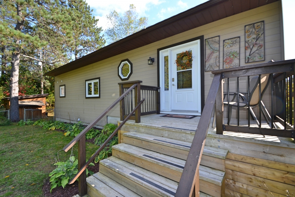 1988 Bay Lake Road, Faraday Ontario, Canada