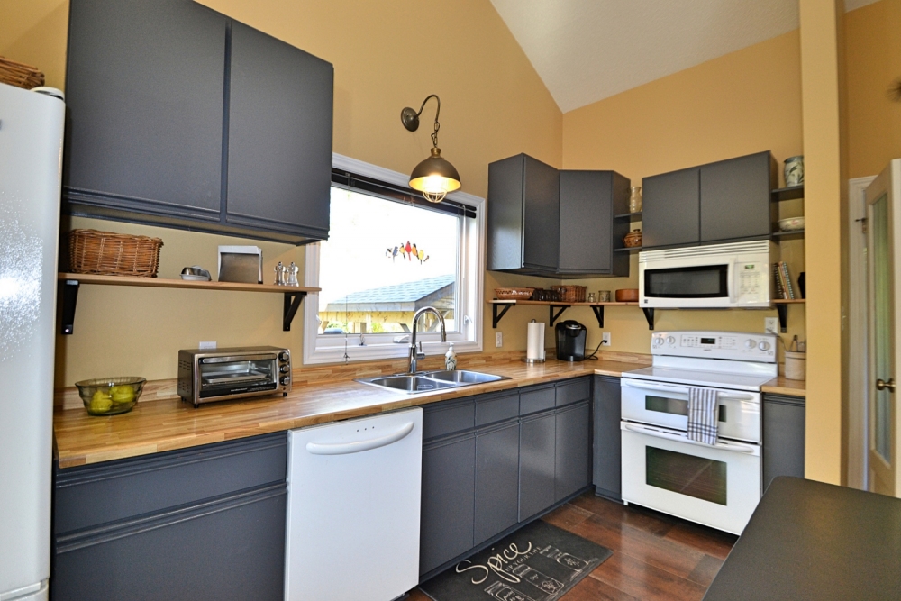 1988 Bay Lake Road, Faraday Ontario, Canada