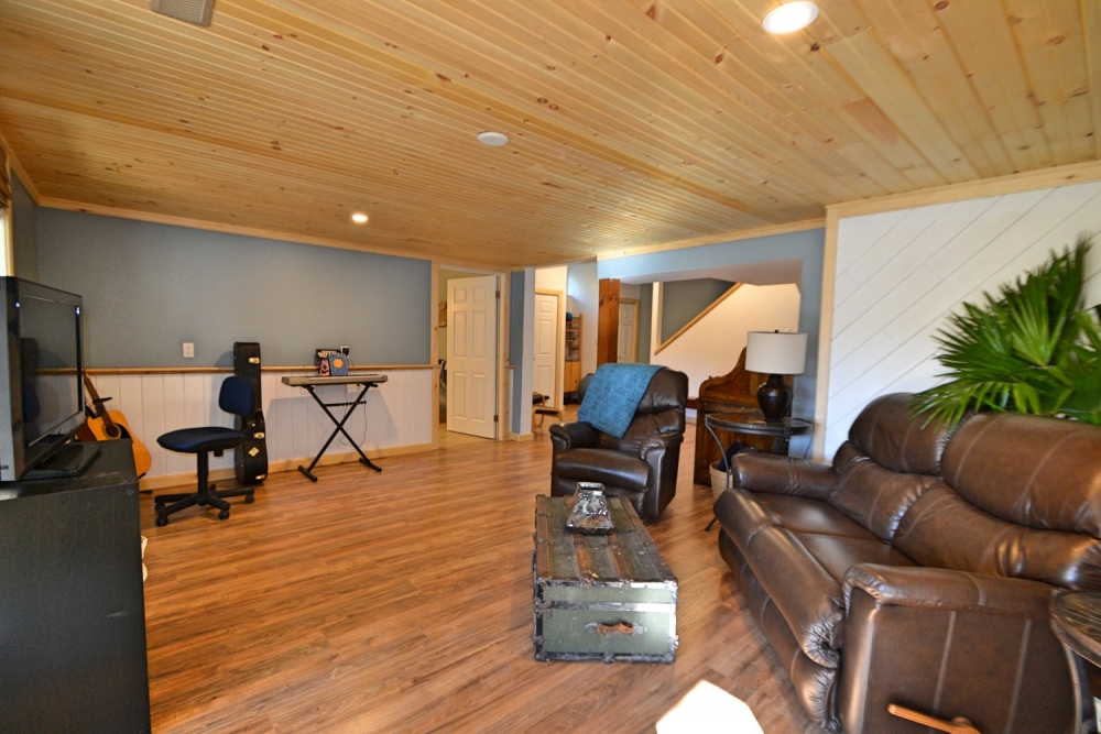1988 Bay Lake Road, Faraday Ontario, Canada