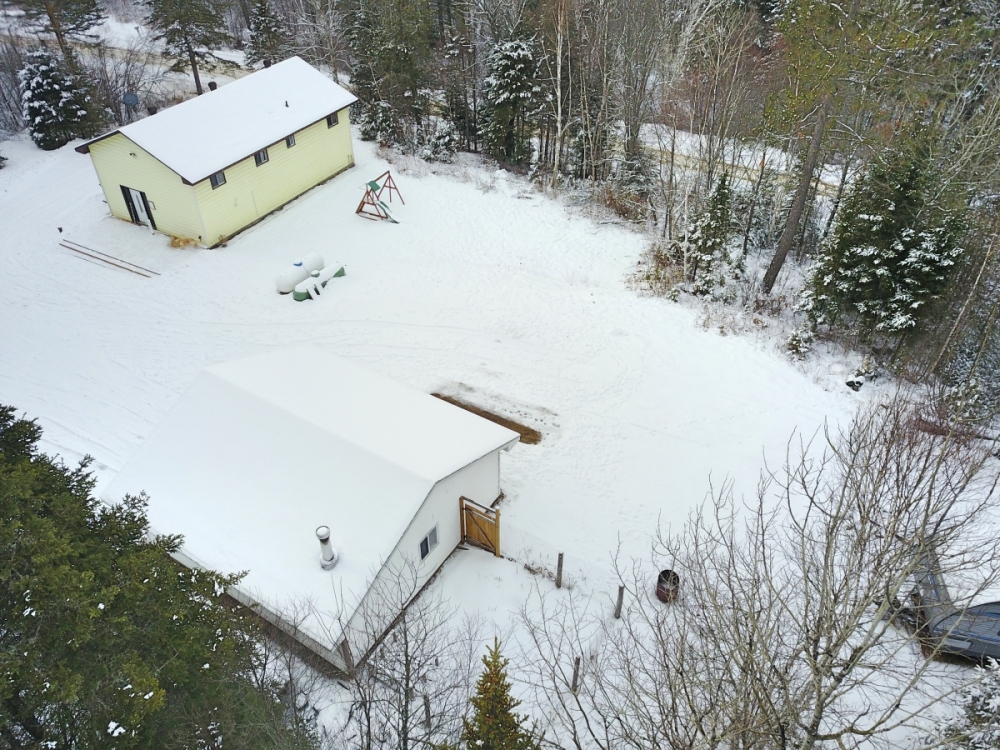 384 Robinson Rd, Hastings Highlands Ontario, Canada