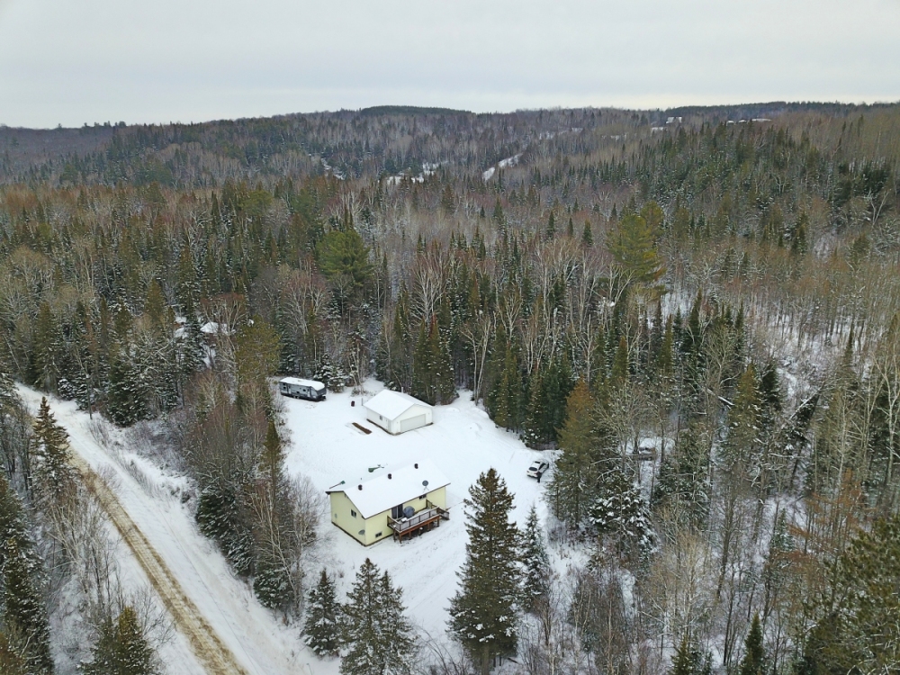 384 Robinson Rd, Hastings Highlands Ontario, Canada