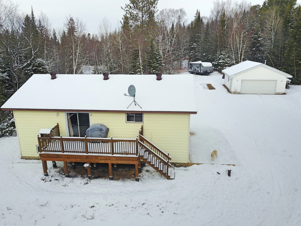 384 Robinson Rd, Hastings Highlands Ontario, Canada