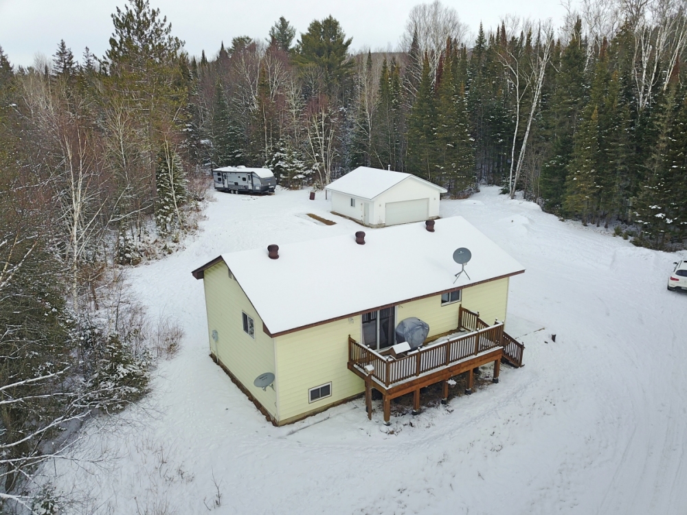 384 Robinson Rd, Hastings Highlands Ontario, Canada