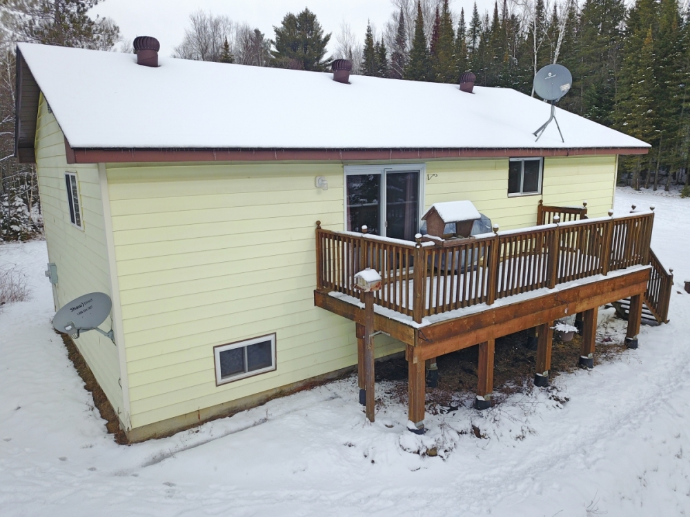 384 Robinson Rd, Hastings Highlands Ontario, Canada