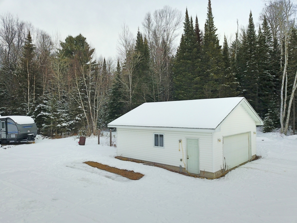 384 Robinson Rd, Hastings Highlands Ontario, Canada