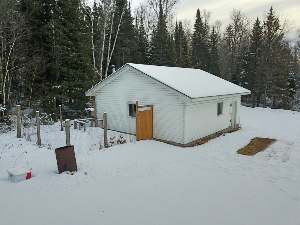 384 Robinson Rd, Hastings Highlands Ontario, Canada