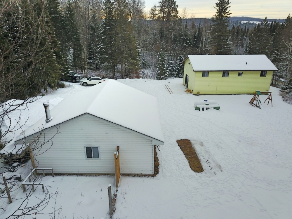 384 Robinson Rd, Hastings Highlands Ontario, Canada