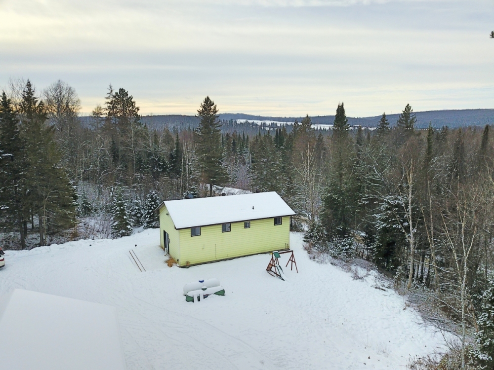 384 Robinson Rd, Hastings Highlands Ontario, Canada