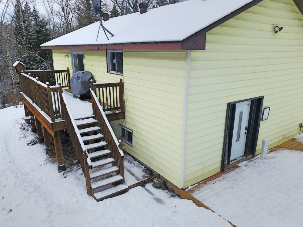 384 Robinson Rd, Hastings Highlands Ontario, Canada