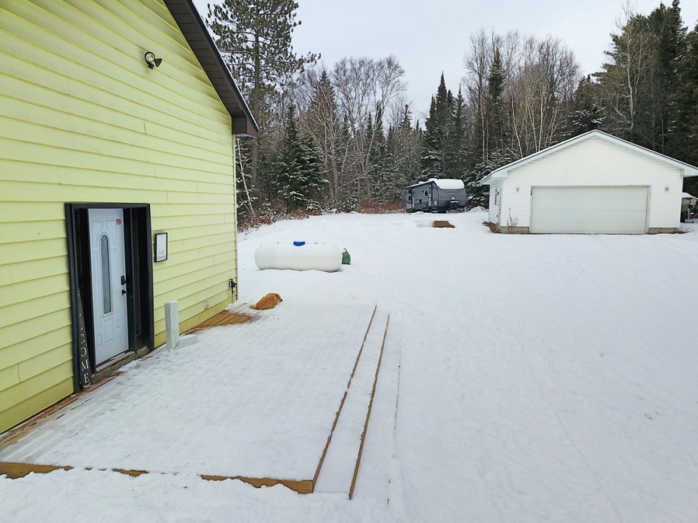 384 Robinson Rd, Hastings Highlands Ontario, Canada