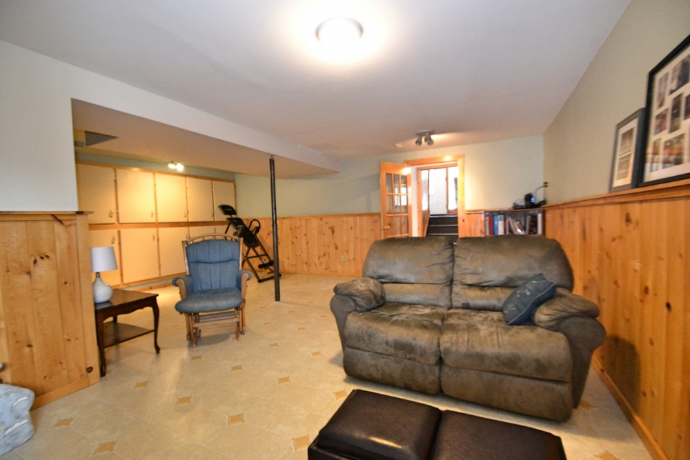 384 Robinson Rd, Hastings Highlands Ontario, Canada