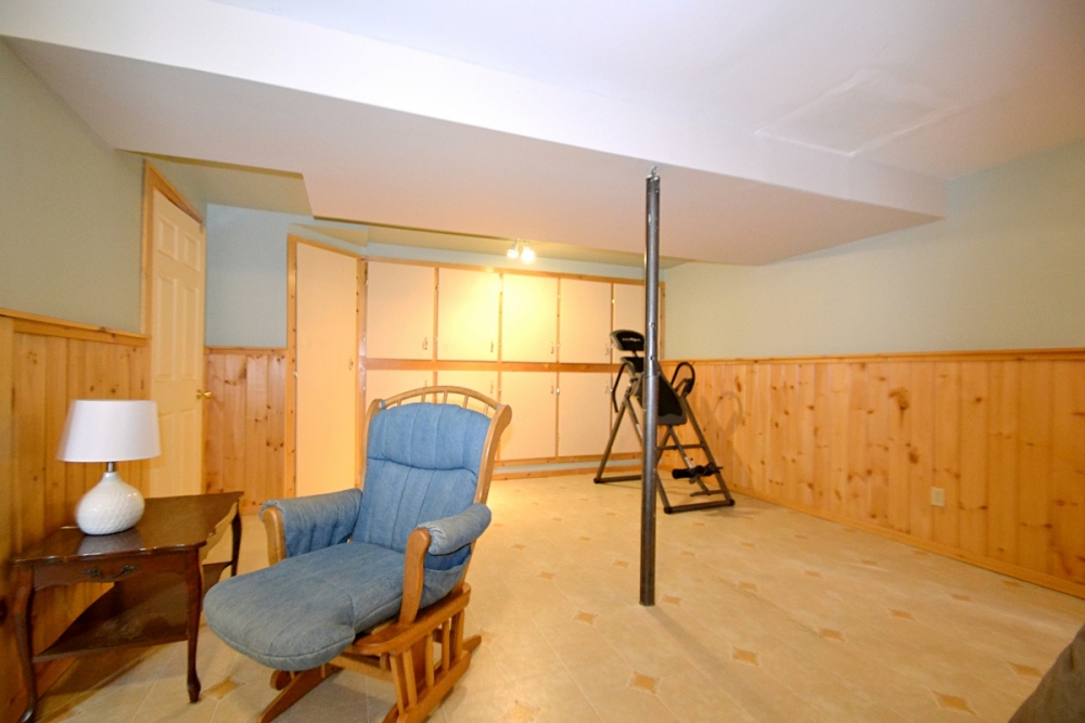 384 Robinson Rd, Hastings Highlands Ontario, Canada