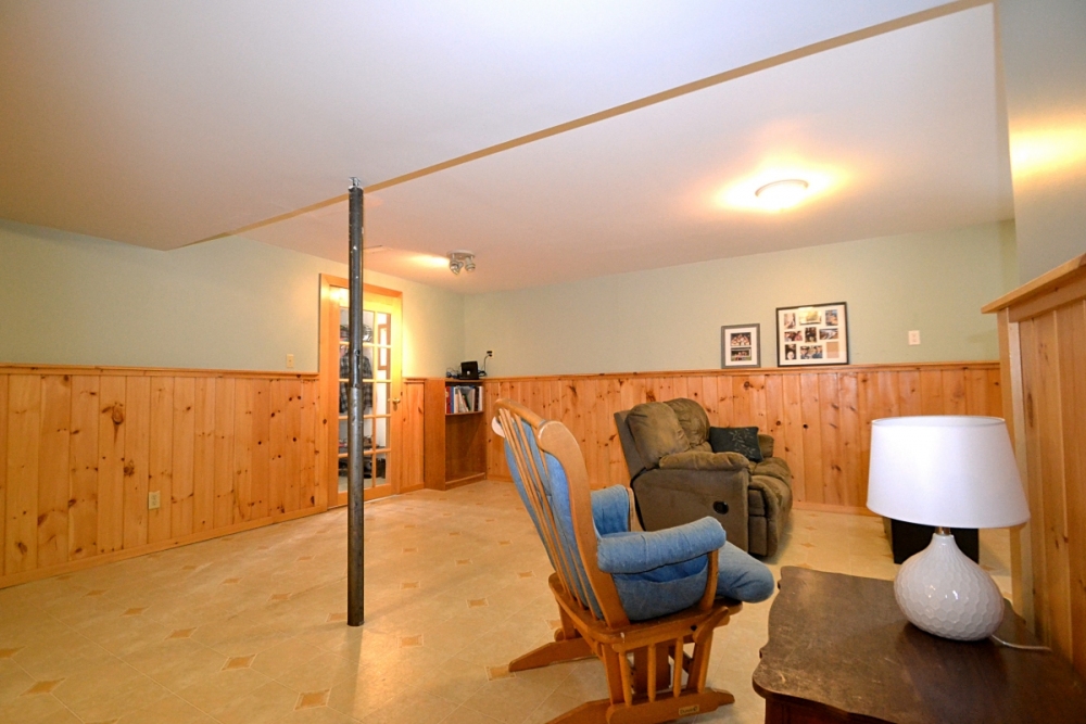 384 Robinson Rd, Hastings Highlands Ontario, Canada