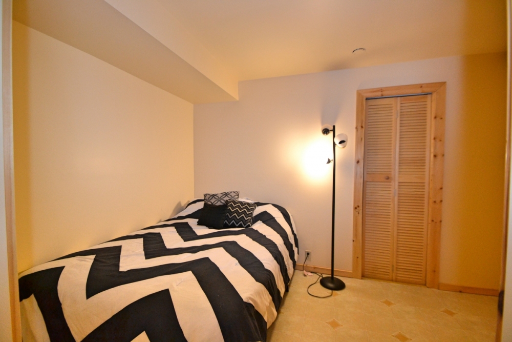 384 Robinson Rd, Hastings Highlands Ontario, Canada