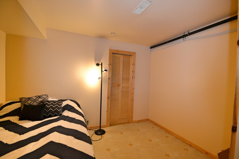 384 Robinson Rd, Hastings Highlands Ontario, Canada